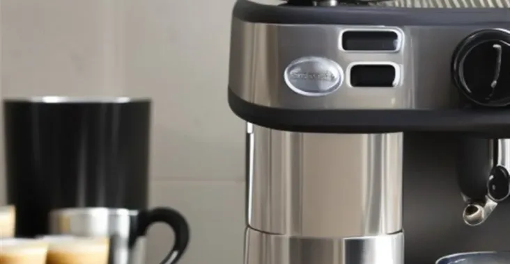 Jak czyścić spieniacz do mleka w ekspresie do kawy