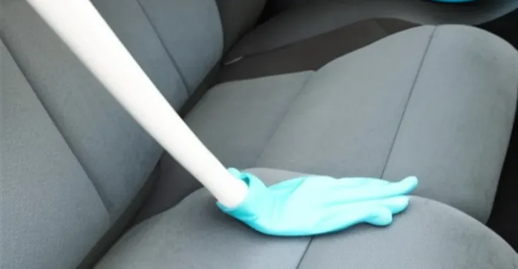 Jak czyścić tapicerkę w samochodzie