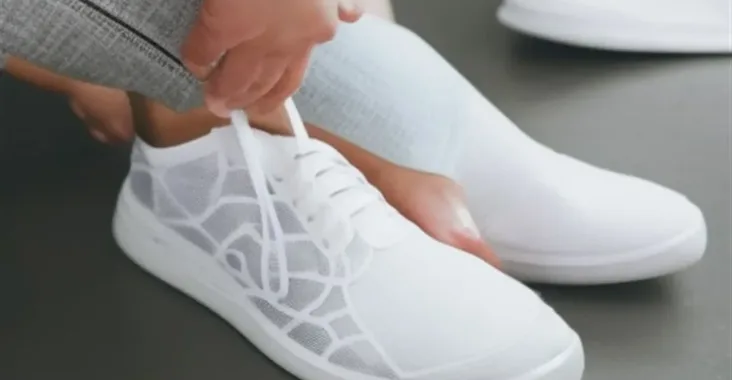 Jak czyścić białą siateczkę w butach