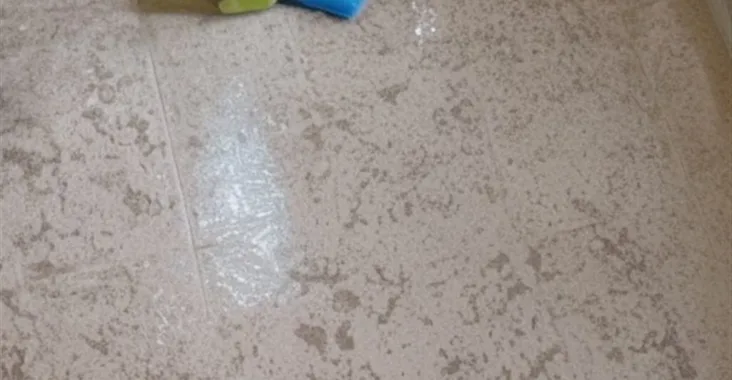 Domowe sposoby na czyszczenie fug na podłodze
